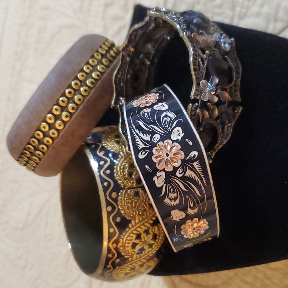 Bracelet/ Bangle Bundle - image 1